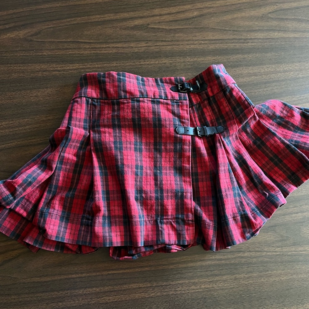 Red and black plaid buckle miniskirt